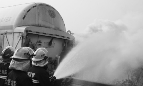 合肥绕城高速发生罐车泄漏事故22吨天然气外泄(图)