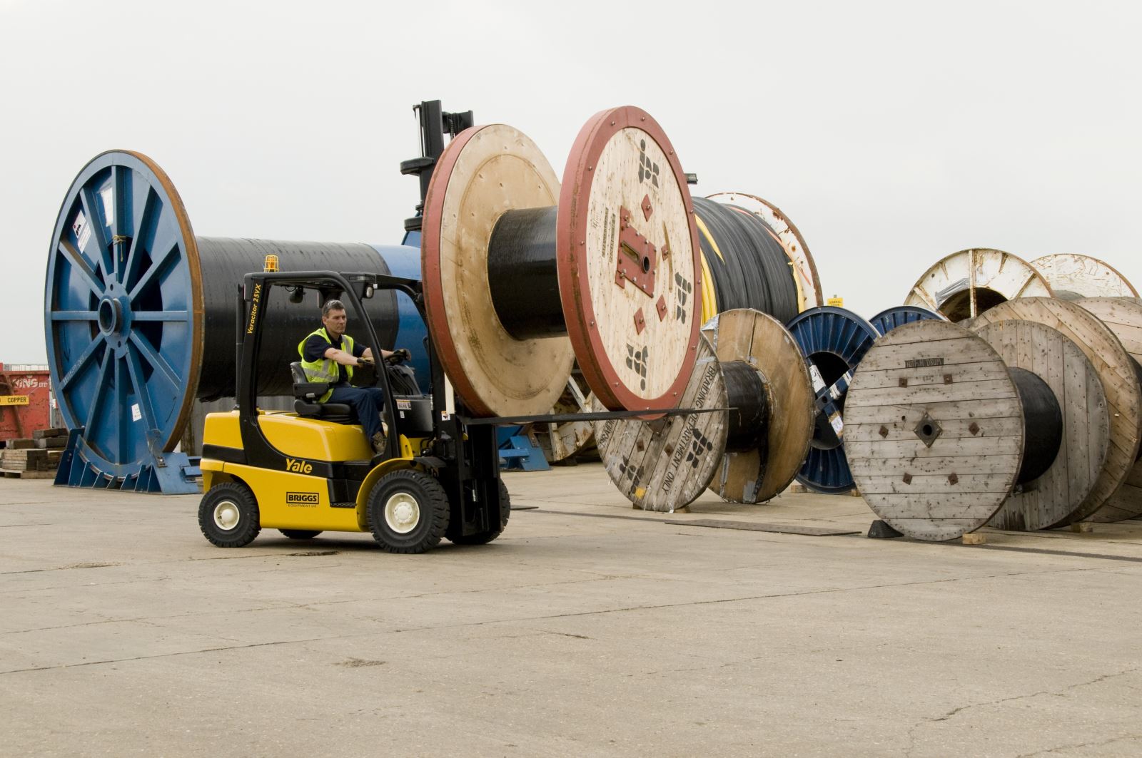 ӢJDR���¾۽������г� ����ʯ����Ȼ��ҵ��