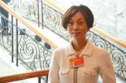 政府先行先试购置公车应“新能源化”